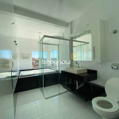 Casa com 270m², 4 garagens, no bairro Ingleses em Florianópolis