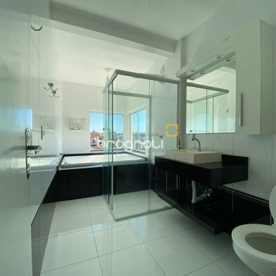 Casa com 270m², 4 garagens, no bairro Ingleses em Florianópolis
