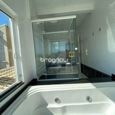 Casa com 270m², 4 garagens, no bairro Ingleses em Florianópolis
