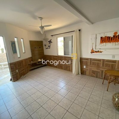 Casa com 270m², 4 garagens, no bairro Ingleses em Florianópolis