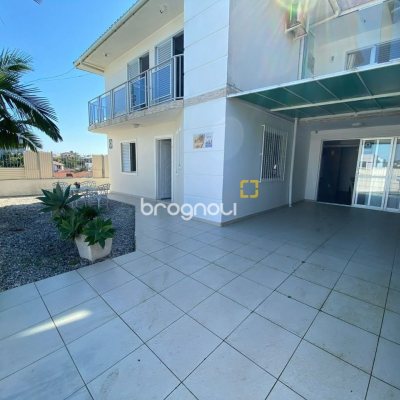 Casa com 270m², 4 garagens, no bairro Ingleses em Florianópolis