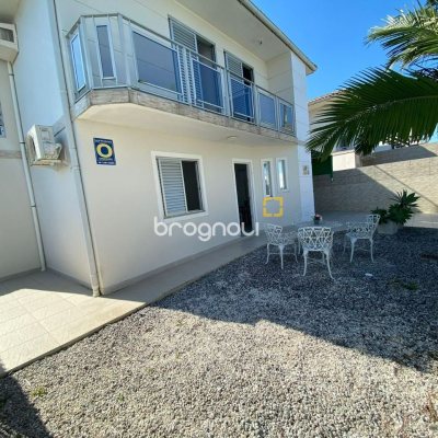 Casa com 270m², 4 garagens, no bairro Ingleses em Florianópolis