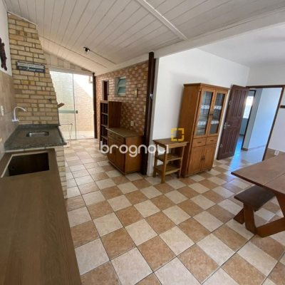 Casa com 270m², 4 garagens, no bairro Ingleses em Florianópolis