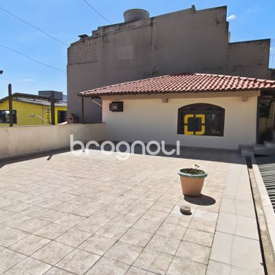 Casa com 221m², 4 quartos (sendo 2 suítes), 1 garagem, no bairro Estreito em Florianópolis