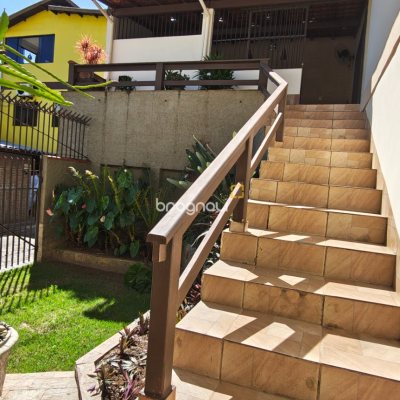 Casa com 221m², 4 quartos (sendo 2 suítes), 1 garagem, no bairro Estreito em Florianópolis