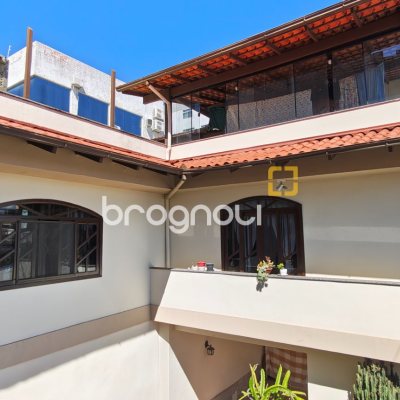 Casa com 221m², 4 quartos (sendo 2 suítes), 1 garagem, no bairro Estreito em Florianópolis
