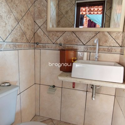 Casa com 221m², 4 quartos (sendo 2 suítes), 1 garagem, no bairro Estreito em Florianópolis