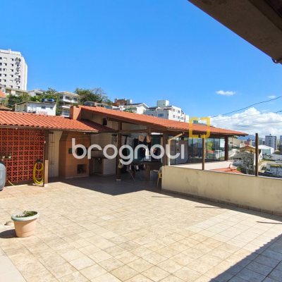 Casa com 221m², 4 quartos (sendo 2 suítes), 1 garagem, no bairro Estreito em Florianópolis