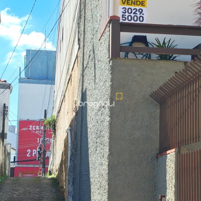 Casa com 221m², 4 quartos (sendo 2 suítes), 1 garagem, no bairro Estreito em Florianópolis