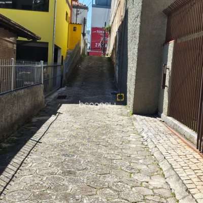 Casa com 221m², 4 quartos (sendo 2 suítes), 1 garagem, no bairro Estreito em Florianópolis