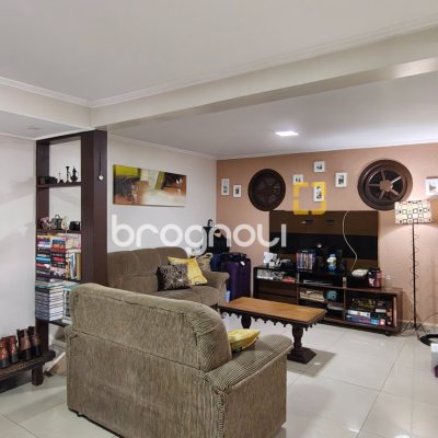Casa com 221m², 4 quartos (sendo 2 suítes), 1 garagem, no bairro Estreito em Florianópolis