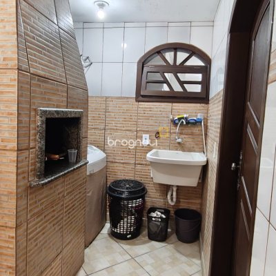 Casa com 221m², 4 quartos (sendo 2 suítes), 1 garagem, no bairro Estreito em Florianópolis