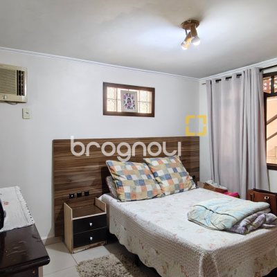 Casa com 221m², 4 quartos (sendo 2 suítes), 1 garagem, no bairro Estreito em Florianópolis