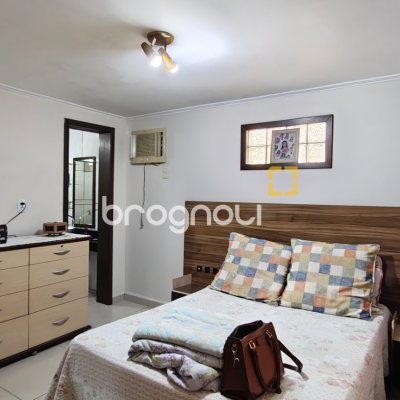 Casa com 221m², 4 quartos (sendo 2 suítes), 1 garagem, no bairro Estreito em Florianópolis