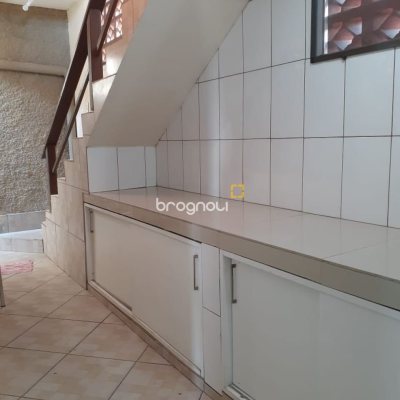 Casa com 221m², 4 quartos (sendo 2 suítes), 1 garagem, no bairro Estreito em Florianópolis