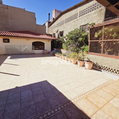 Casa com 221m², 4 quartos (sendo 2 suítes), 1 garagem, no bairro Estreito em Florianópolis