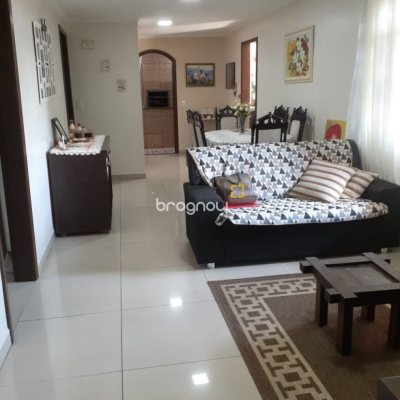 Casa com 221m², 4 quartos (sendo 2 suítes), 1 garagem, no bairro Estreito em Florianópolis