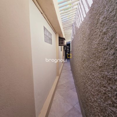 Casa com 221m², 4 quartos (sendo 2 suítes), 1 garagem, no bairro Estreito em Florianópolis