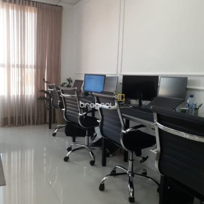 Sala com 32m², no bairro Barreiros em São José