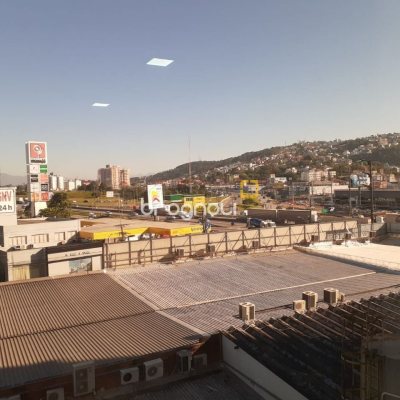 Sala com 32m², no bairro Barreiros em São José