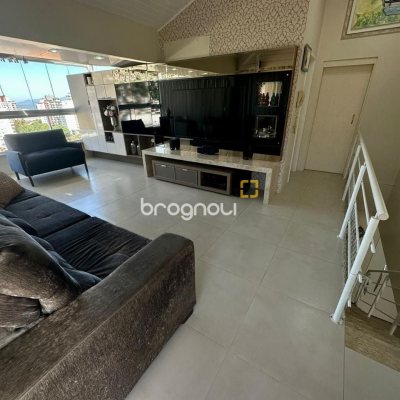 Cobertura com 162m², 4 quartos (sendo 1 suíte), 1 garagem, no bairro Centro em Florianópolis