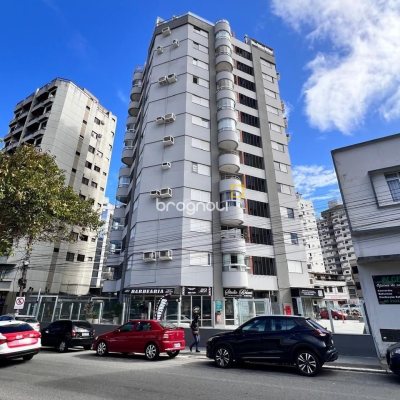 Cobertura com 162m², 4 quartos (sendo 1 suíte), 1 garagem, no bairro Centro em Florianópolis