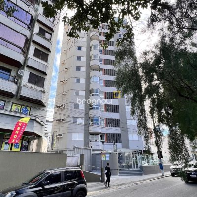 Cobertura com 162m², 4 quartos (sendo 1 suíte), 1 garagem, no bairro Centro em Florianópolis