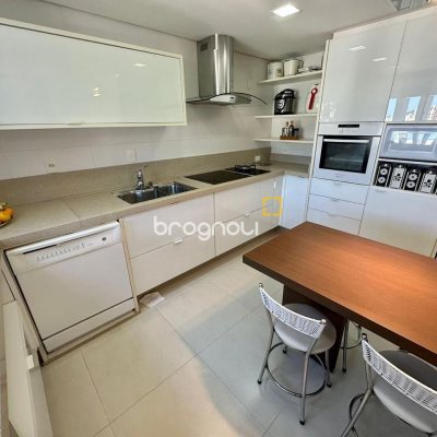 Cobertura com 162m², 4 quartos (sendo 1 suíte), 1 garagem, no bairro Centro em Florianópolis