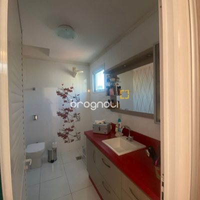 Casa com 350m², 7 quartos (sendo 1 suíte), 5 garagens, no bairro Passa Vinte em Palhoça