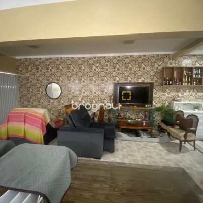 Casa com 350m², 7 quartos (sendo 1 suíte), 5 garagens, no bairro Passa Vinte em Palhoça