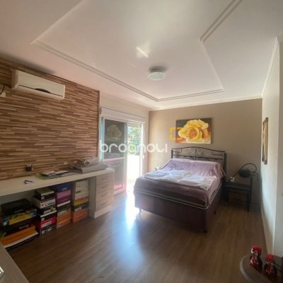 Casa com 350m², 7 quartos (sendo 1 suíte), 5 garagens, no bairro Passa Vinte em Palhoça