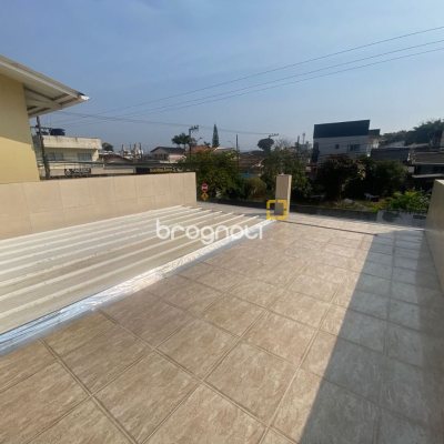 Casa com 350m², 7 quartos (sendo 1 suíte), 5 garagens, no bairro Passa Vinte em Palhoça