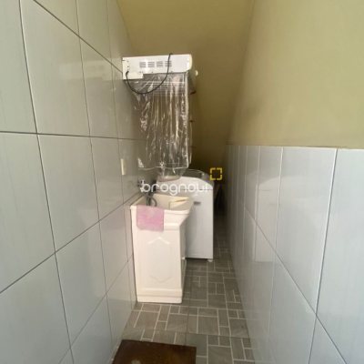 Casa com 350m², 7 quartos (sendo 1 suíte), 5 garagens, no bairro Passa Vinte em Palhoça