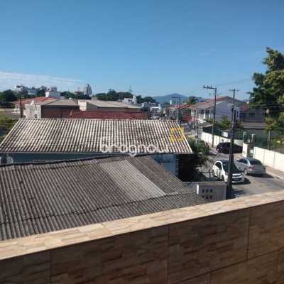 Casa com 350m², 7 quartos (sendo 1 suíte), 5 garagens, no bairro Passa Vinte em Palhoça