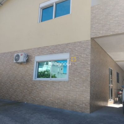 Casa com 350m², 7 quartos (sendo 1 suíte), 5 garagens, no bairro Passa Vinte em Palhoça