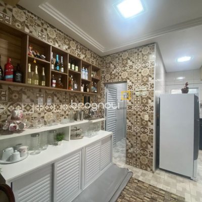 Casa com 350m², 7 quartos (sendo 1 suíte), 5 garagens, no bairro Passa Vinte em Palhoça