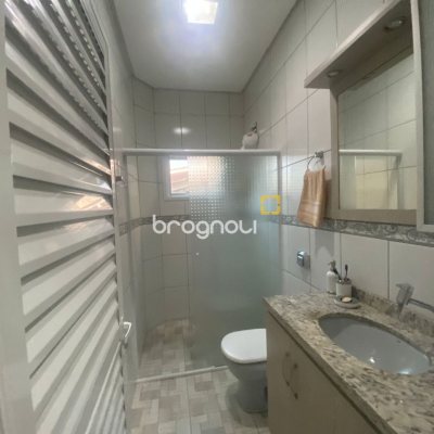 Casa com 350m², 7 quartos (sendo 1 suíte), 5 garagens, no bairro Passa Vinte em Palhoça