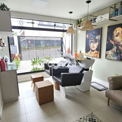 Prédio com 240m², 2 garagens, no bairro Jardim Atlântico em Florianópolis