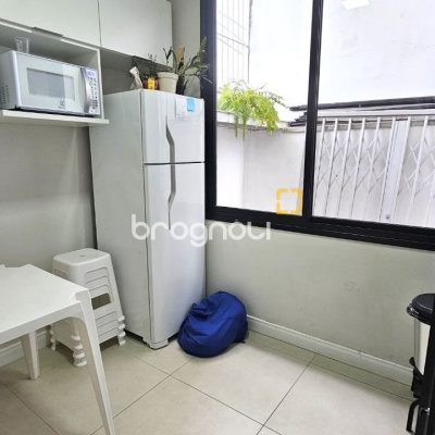 Prédio com 240m², 2 garagens, no bairro Jardim Atlântico em Florianópolis