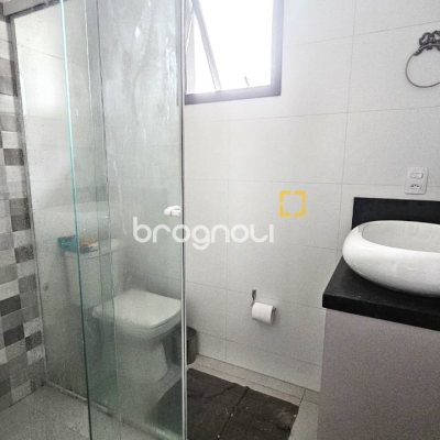 Prédio com 240m², 2 garagens, no bairro Jardim Atlântico em Florianópolis
