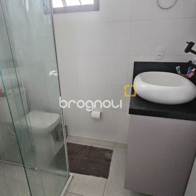 Prédio com 240m², 2 garagens, no bairro Jardim Atlântico em Florianópolis