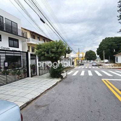 Prédio com 240m², 2 garagens, no bairro Jardim Atlântico em Florianópolis