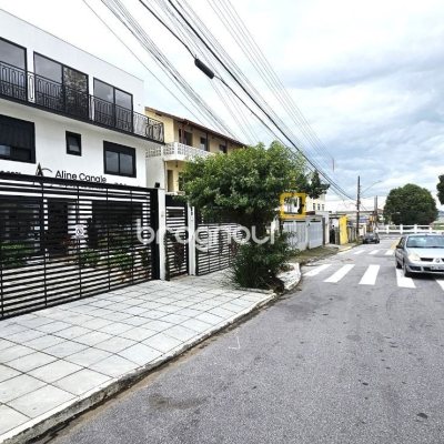 Prédio com 240m², 2 garagens, no bairro Jardim Atlântico em Florianópolis