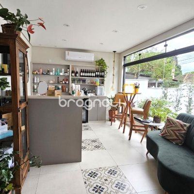 Prédio com 240m², 2 garagens, no bairro Jardim Atlântico em Florianópolis