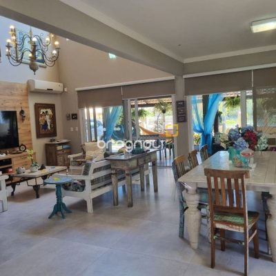 Casa com 567m², 4 quartos (sendo 2 suítes), 3 garagens, no bairro Ingleses em Florianópolis