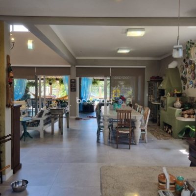 Casa com 567m², 4 quartos (sendo 2 suítes), 3 garagens, no bairro Ingleses em Florianópolis