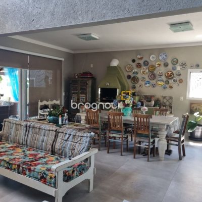 Casa com 567m², 4 quartos (sendo 2 suítes), 3 garagens, no bairro Ingleses em Florianópolis