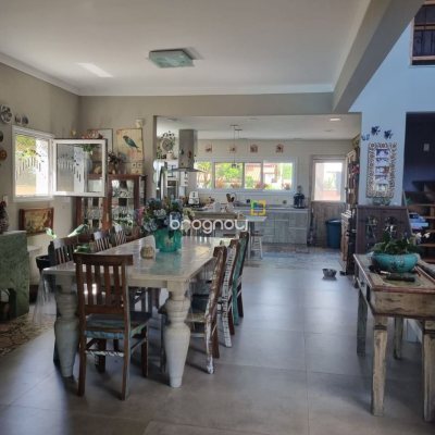 Casa com 567m², 4 quartos (sendo 2 suítes), 3 garagens, no bairro Ingleses em Florianópolis