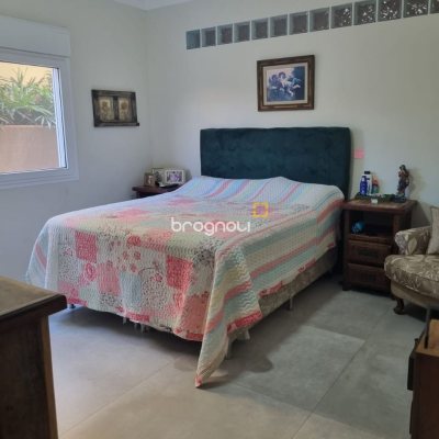 Casa com 567m², 4 quartos (sendo 2 suítes), 3 garagens, no bairro Ingleses em Florianópolis