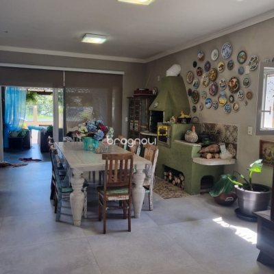 Casa com 567m², 4 quartos (sendo 2 suítes), 3 garagens, no bairro Ingleses em Florianópolis